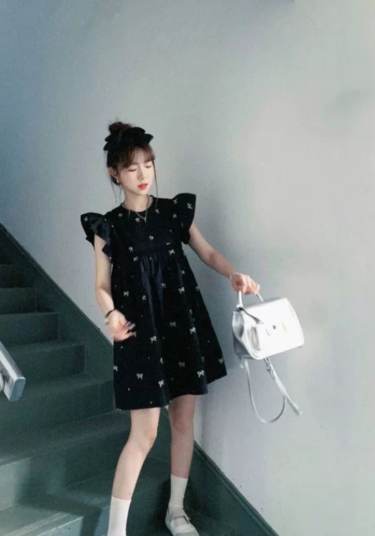 Small flying sleeve embroidered butterfly dress