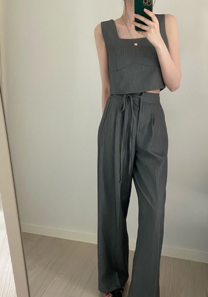 [Square-neck vest top + high-waisted wide-leg pants suit]