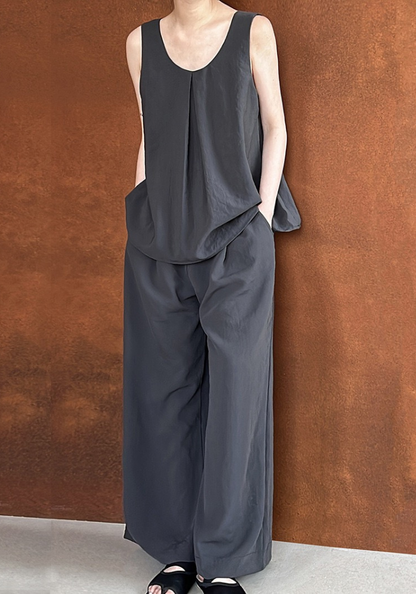 [Light luxury and high-end sleeveless camisole suit]
