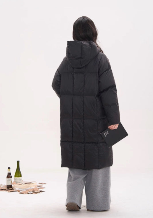 黑色長款連帽羽絨服