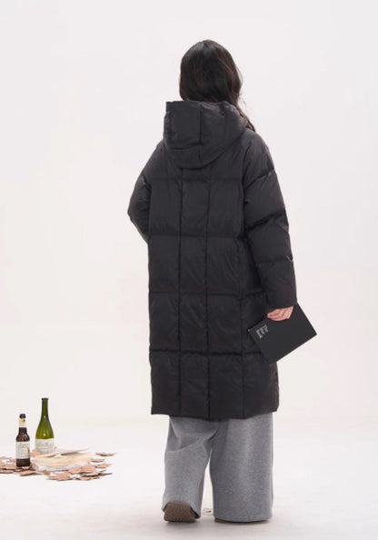 黑色長款連帽羽絨服