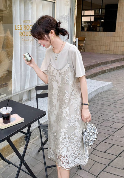 白色蕾絲吊帶連衣裙