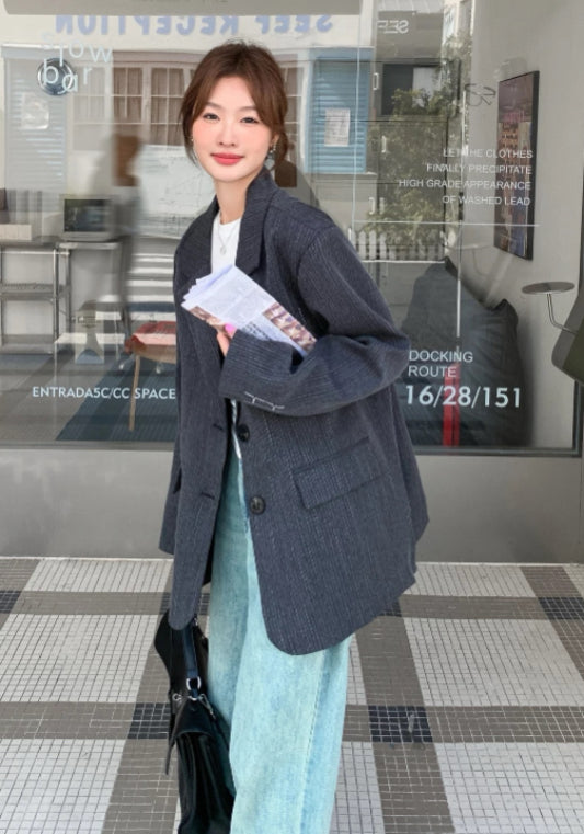 Black and gray suit jacket