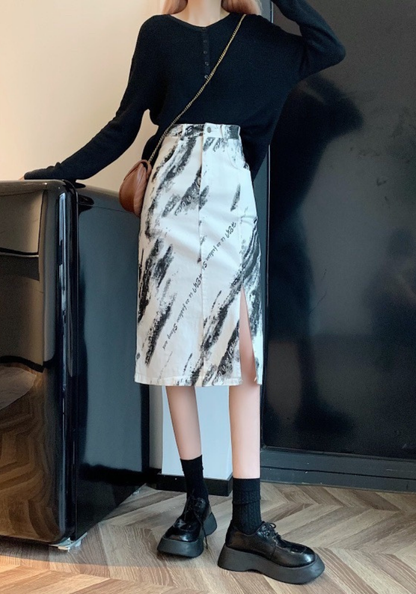 [Graffiti slit skirt]