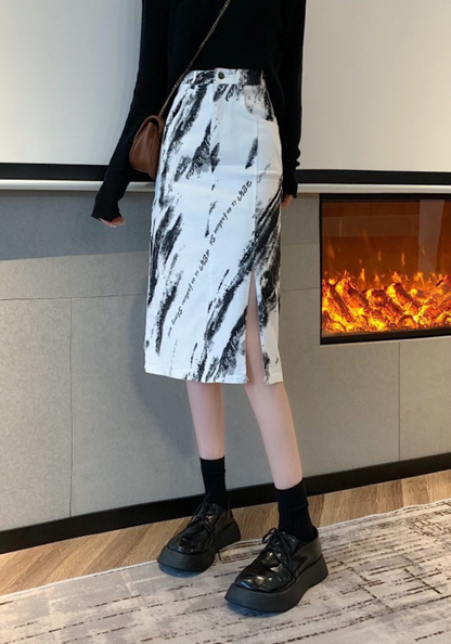 [Graffiti slit skirt]
