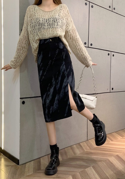 [Graffiti slit skirt]