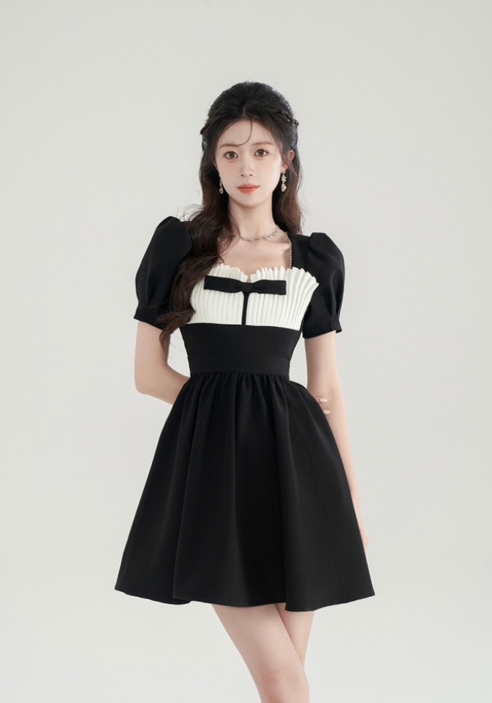 [Elegance waisted black square neck dress]