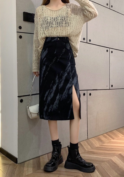 [Graffiti slit skirt]