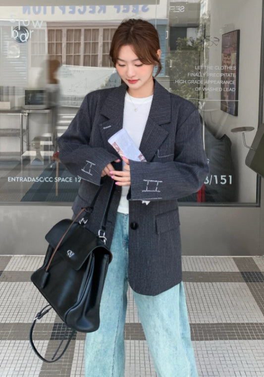 Black and gray suit jacket