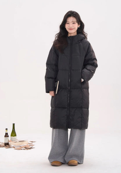 黑色長款連帽羽絨服