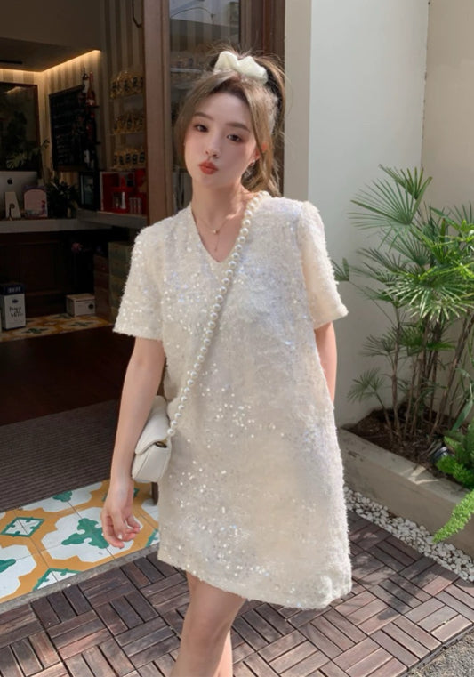 白色亮片裙