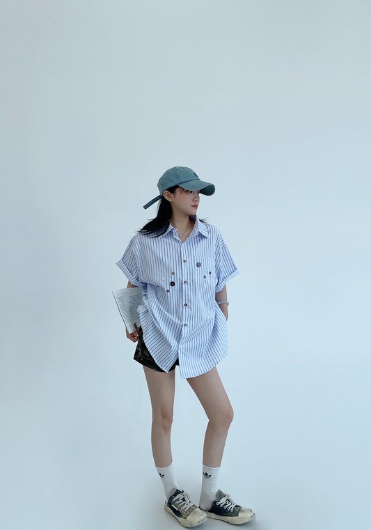 藍條紋鈕扣襯衫