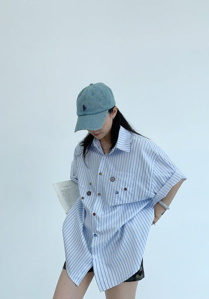藍條紋鈕扣襯衫